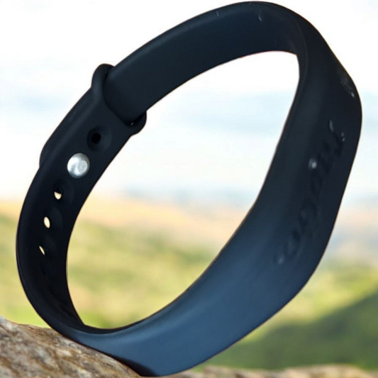 tapgo. Digital Business Card Wristband - Tap to Share NFC - iPhone & Android (Black)